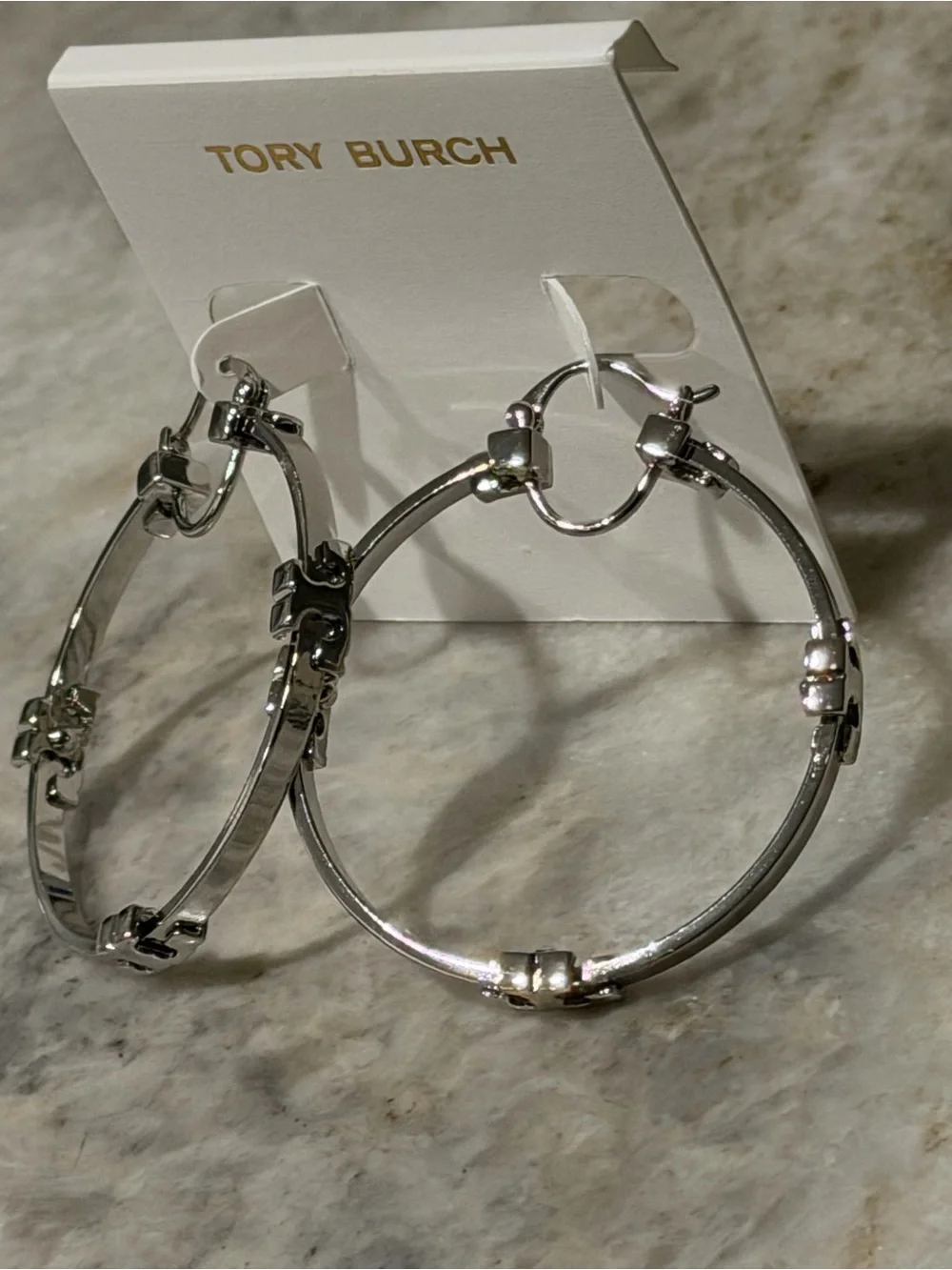 Tory Burch Serif T Hoop Earrings – Polished Silver Tone NWT GUARANTEED AUTHENTiC